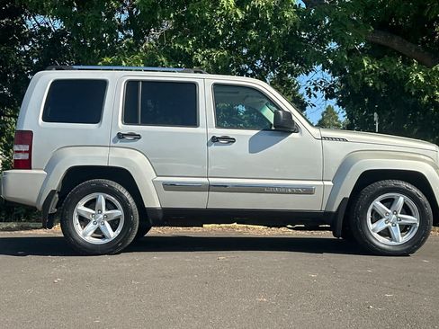 Used 2008 Jeep Liberty Limited w/ Premium Group AWD/4WD image 8