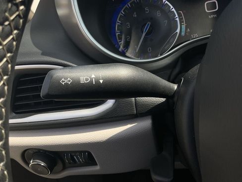 Used 2024 Chrysler Pacifica Touring-L FWD image 33
