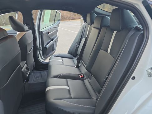 Used 2025 Toyota Camry SE image 14