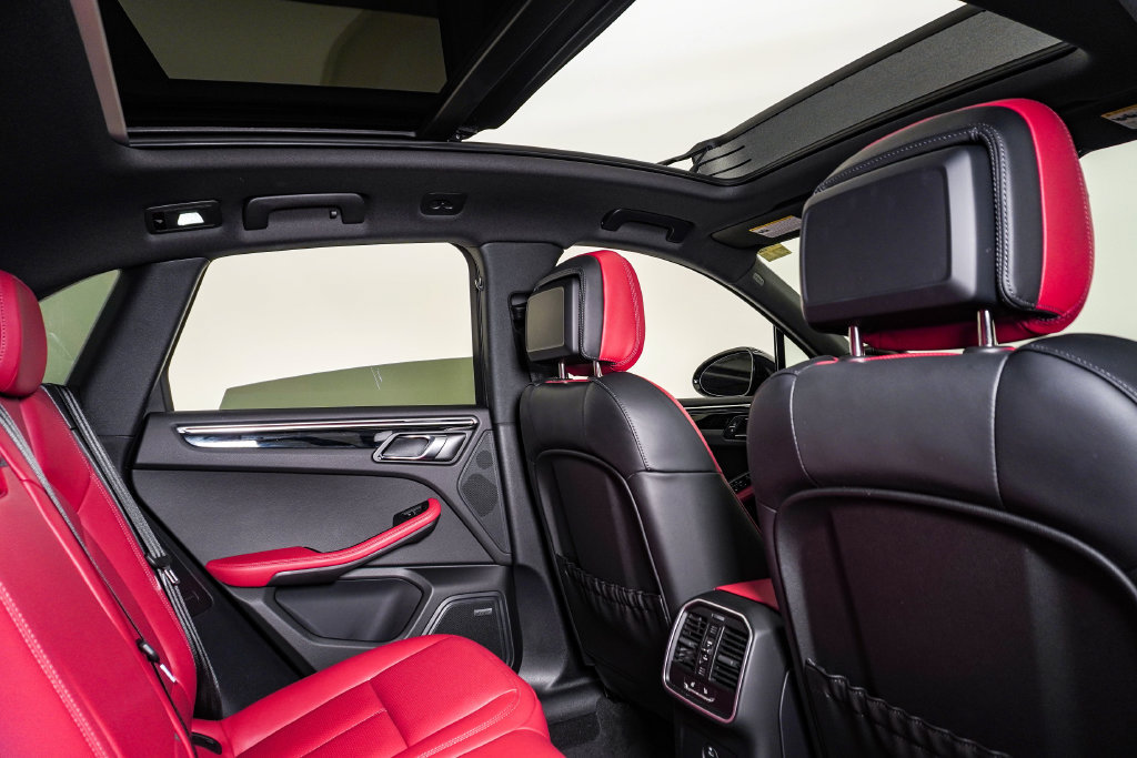 Certified 2026 Porsche Macan AWD/4WD image 16