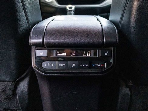 Used 2021 Toyota Highlander Platinum FWD image 23