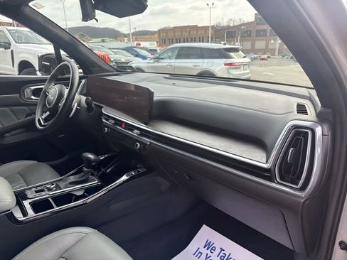 Used 2024 Kia Sorento SX Prestige w/ Sage Leather Package image 17