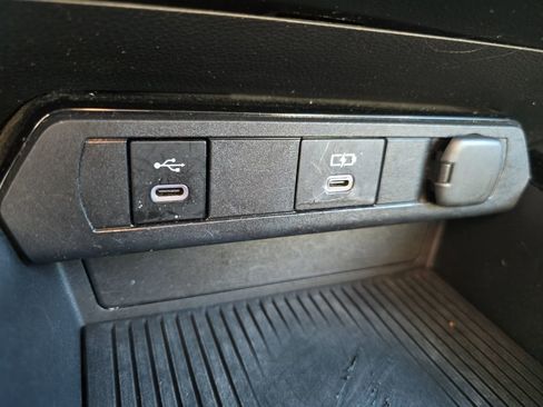 Used 2023 Toyota Prius LE image 15