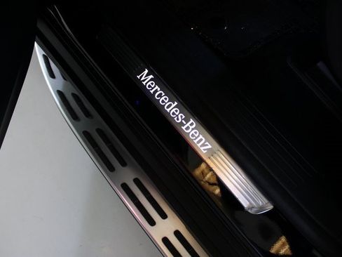 Used 2024 Mercedes-Benz GLE 450 4MATIC w/ AMG Line Exterior image 22