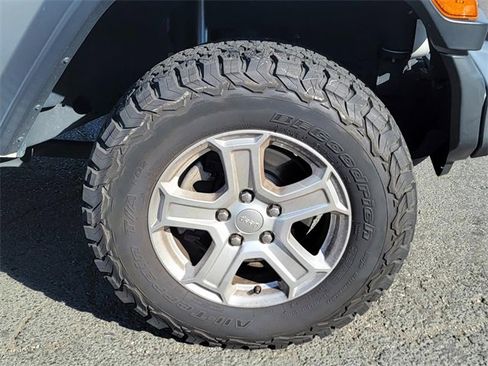 Used 2020 Jeep Wrangler Sport image 9