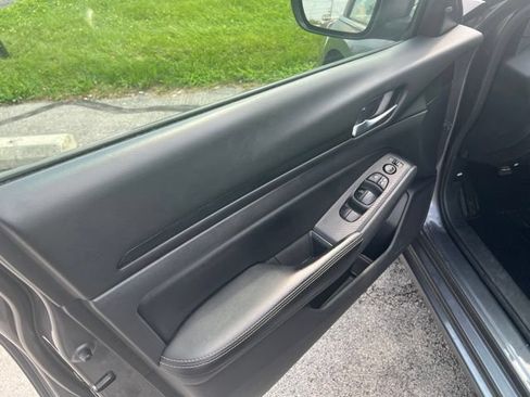 Used 2024 Nissan Altima 2.5 SV FWD image 7