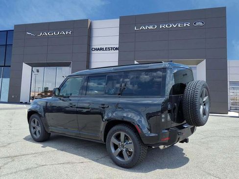 New 2026 Land Rover Defender 110 X-Dynamic SE AWD/4WD image 3