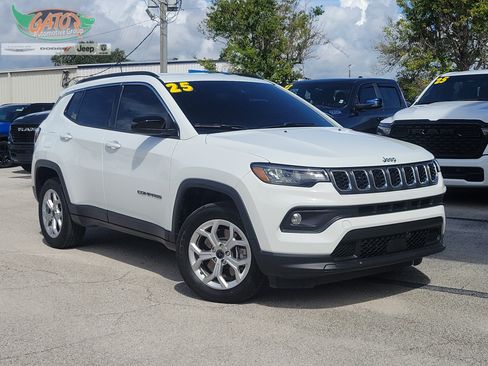 Used 2025 Jeep Compass Latitude AWD/4WD image 1