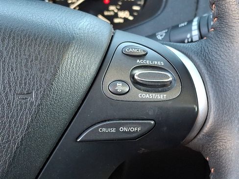 Used 2020 Nissan Pathfinder SL AWD/4WD image 25