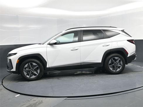 Certified 2025 Hyundai Tucson SEL image 3