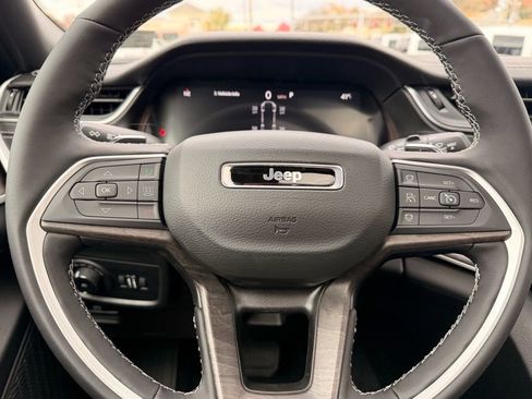 New 2025 Jeep Grand Cherokee L Limited image 24