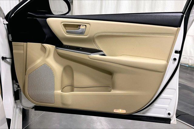 Used 2017 Toyota Camry XLE w/ Moonroof Package FWD image 24