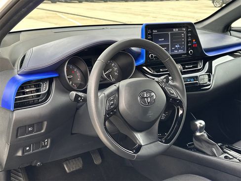 Used 2022 Toyota C-HR XLE image 18