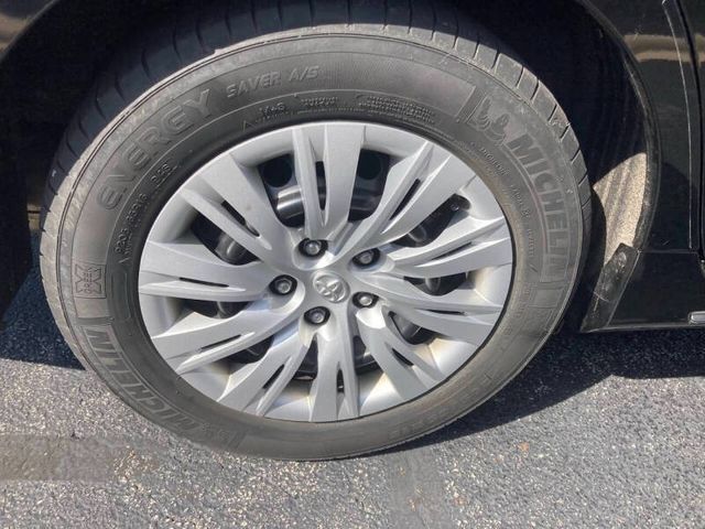 Used 2013 Toyota Camry LE FWD image 26
