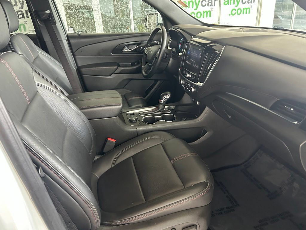 Used 2023 Chevrolet Traverse RS FWD image 26