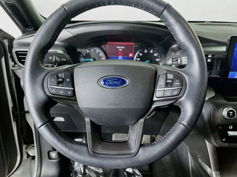 Used 2020 Ford Explorer XLT w/ Equipment Group 202A AWD/4WD image 14