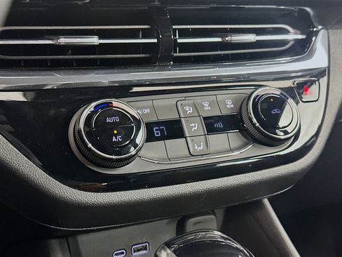 Used 2025 Buick Envista Sport Touring image 23