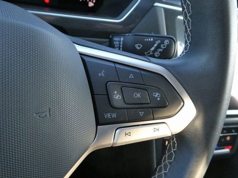 Used 2022 Volkswagen Tiguan SE image 15