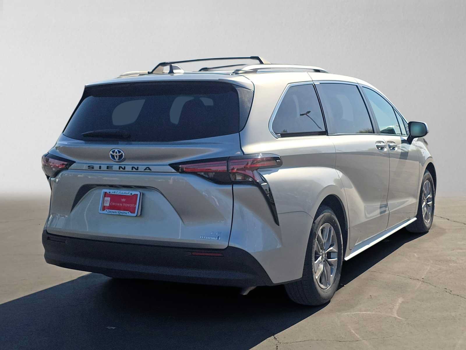 Certified 2022 Toyota Sienna LE FWD image 3