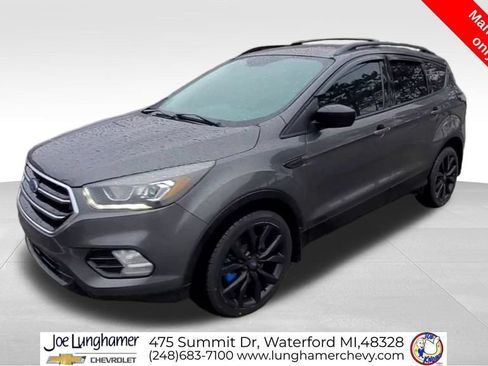Used 2017 Ford Escape SE w/ SE Sport Appearance Package AWD/4WD image 4