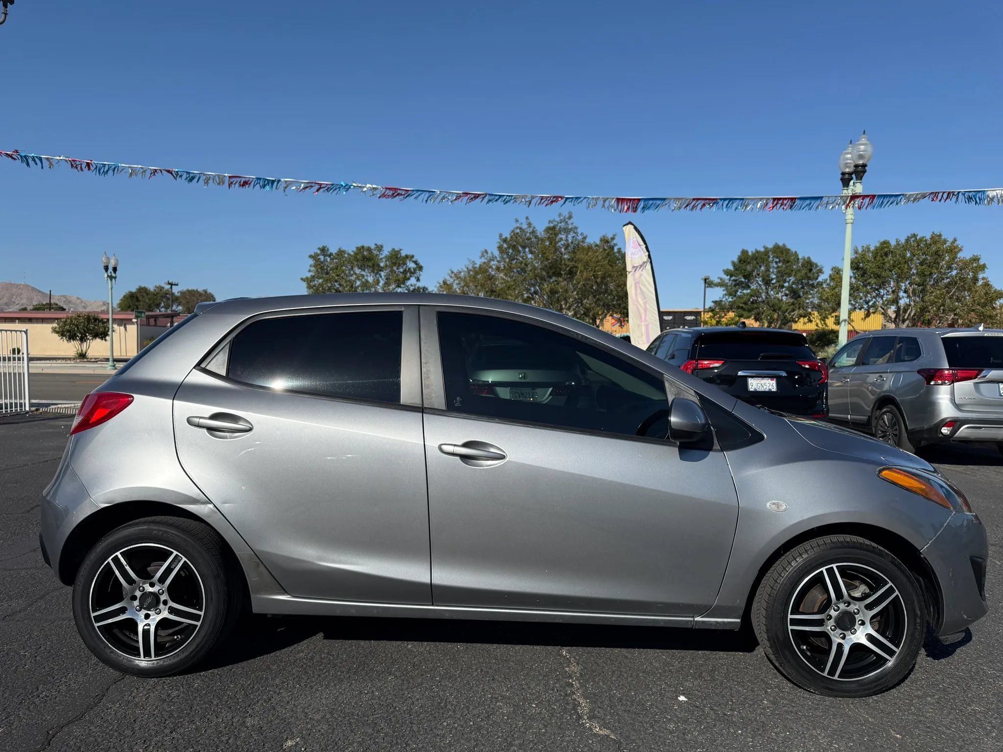Used 2012 MAZDA MAZDA2 Sport FWD image 3