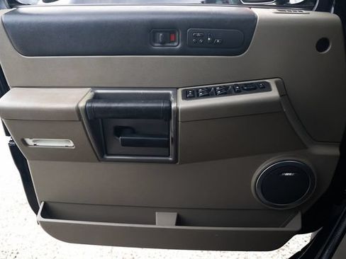 Used 2004 HUMMER H2 w/ Preferred Equipment Group AWD/4WD image 42
