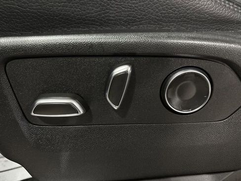 Used 2025 GMC Yukon XL Denali image 24