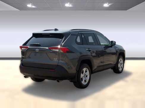 Used 2021 Toyota RAV4 XLE w/ Convenience Package AWD/4WD image 9