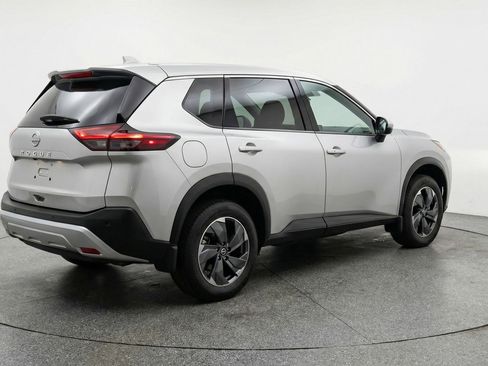 Used 2025 Nissan Rogue SV image 6