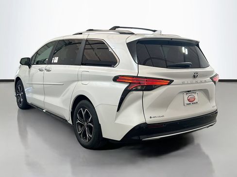 New 2026 Toyota Sienna Platinum AWD/4WD image 6