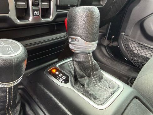 Used 2020 Jeep Wrangler Unlimited Sahara image 22