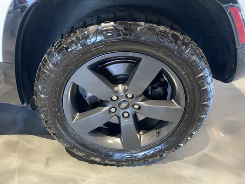 Used 2022 Land Rover Defender 110 V8 AWD/4WD image 11