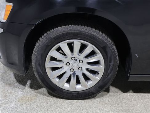 Used 2013 Chrysler 300 RWD image 8