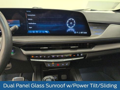 Used 2024 Cadillac XT4 Sport w/ Cold Weather Package image 31