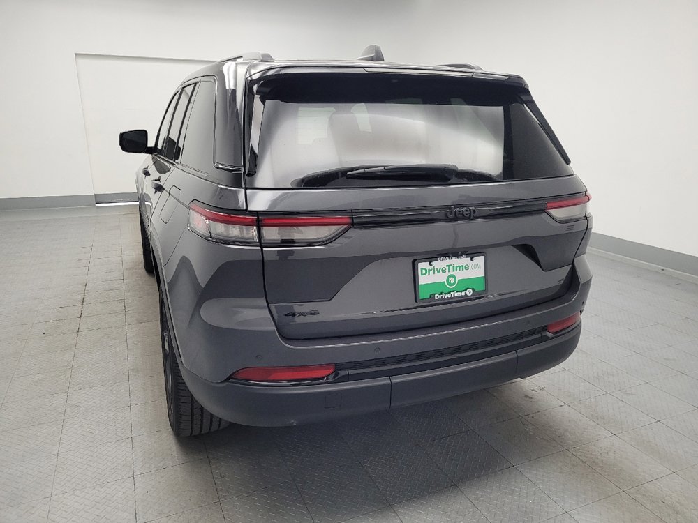 Used 2023 Jeep Grand Cherokee Altitude AWD/4WD image 6