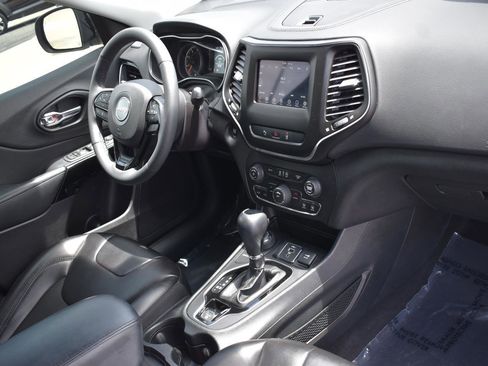 Used 2021 Jeep Cherokee Latitude Plus w/ Sun & Sound Group AWD/4WD image 14