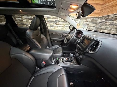 Used 2020 Jeep Cherokee Altitude image 14