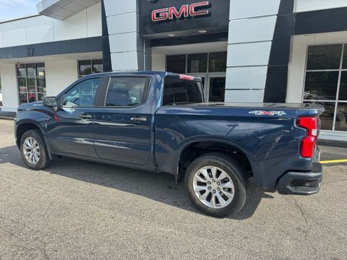 Used 2020 Chevrolet Silverado 1500 Custom w/ Custom Value Package AWD/4WD image 4