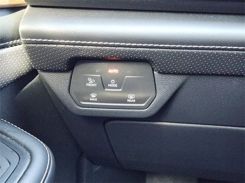 Used 2024 Volkswagen Atlas SE w/ Black Wheel Package image 23