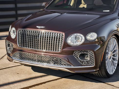 Used 2023 Bentley Bentayga Extended Wheelbase image 5