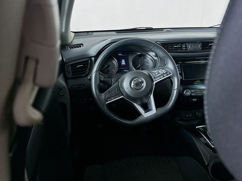 Used 2018 Nissan Rogue SV w/ Premium Package image 17