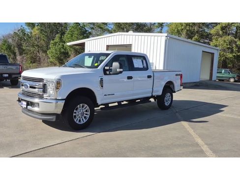 Used 2018 Ford F250 XLT w/ Snow Plow Prep Package image 4