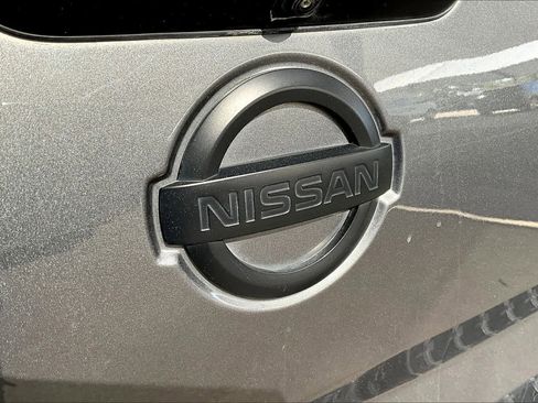 Used 2019 Nissan Titan SV w/ SV Convenience Package image 28