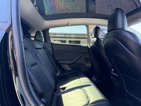 Used 2021 Tesla Model Y Long Range AWD/4WD image 11