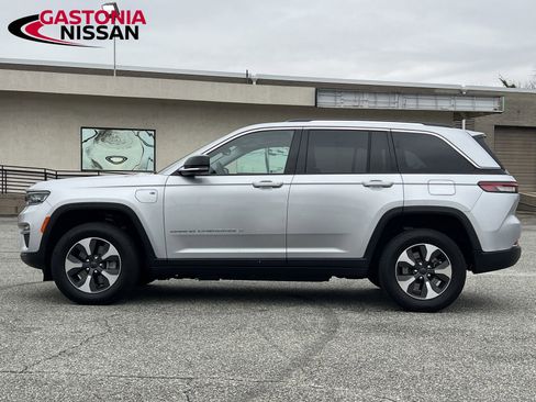 Used 2022 Jeep Grand Cherokee Limited 4xe image 36