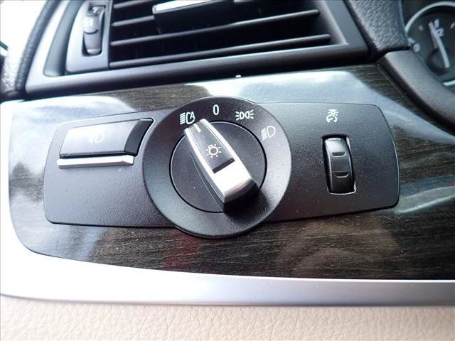 Used 2011 BMW 535i xDrive Sedan AWD/4WD image 16