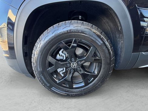 Used 2025 Volkswagen Atlas Peak Edition SE image 28