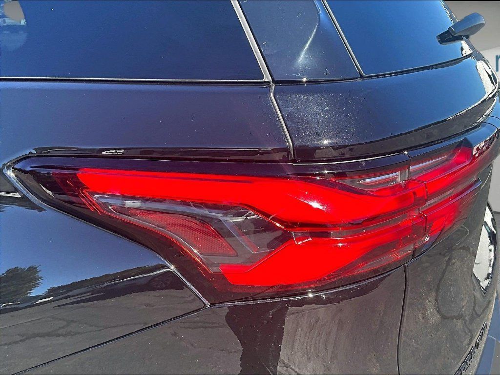 Used 2023 Chevrolet Traverse LT w/ Midnight/Sport Edition AWD/4WD image 35