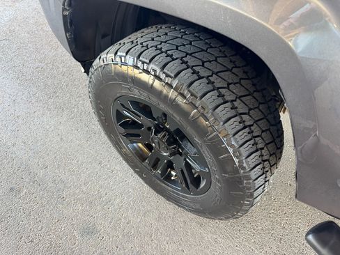 Used 2020 Toyota Tacoma SR image 30