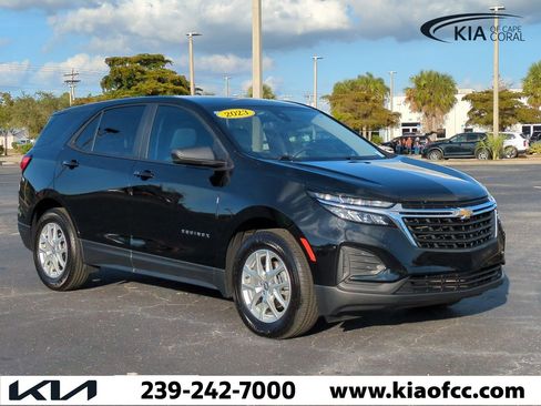 Used 2023 Chevrolet Equinox LS w/ LS Convenience Package image 2